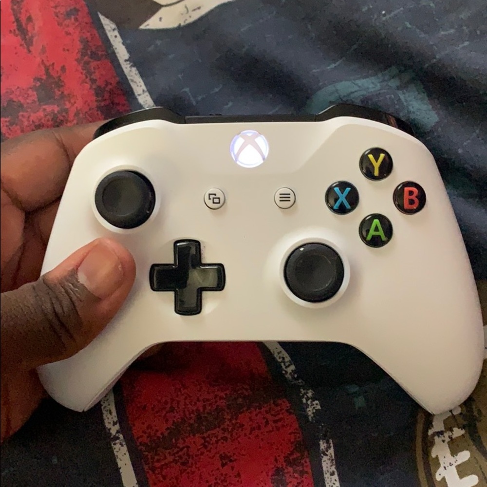 Xbox Wireless Controller - image 4